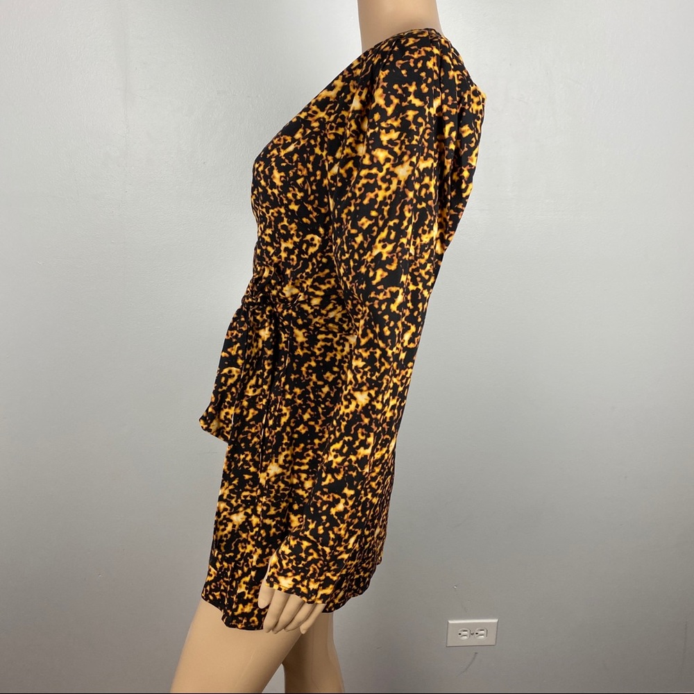 NEW WEWOREWHAT PRINTED WRAP MINI DRESS - Picture 4 of 8